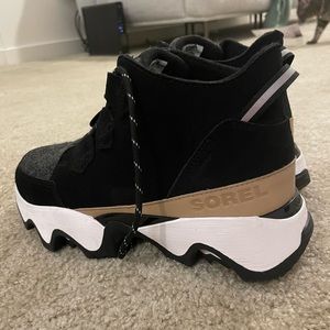 SOREL Women’s Winter Shoes Wool-Lined Size 9